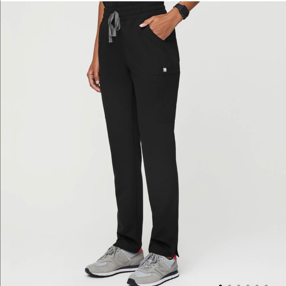 Black Figs High Waisted Yola Skinny Scrubs! Only worn a handful of times!